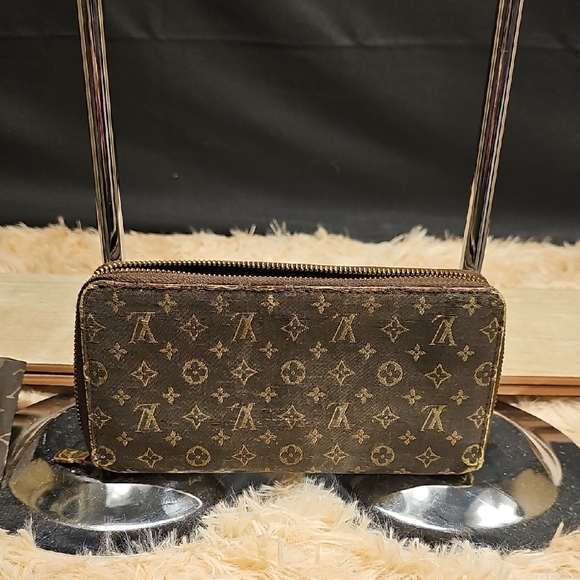 Louis Vuitton Brown and Gold Monogram Denim Wallet This Wallet Is Used - Picture 4 of 12